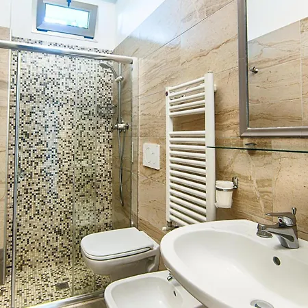 Hotell Lucia 2*